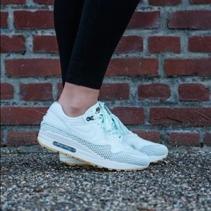 Nike Air Max One SE Barely Green